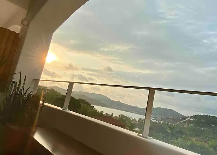 Villa Violeta | Ocean Views Above Playa La Ropa