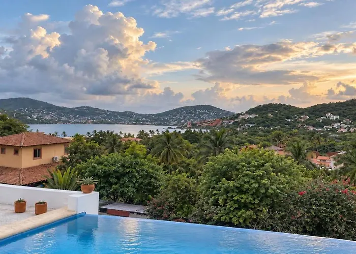 Villa Violeta | Ocean Views Above Playa La Ropa