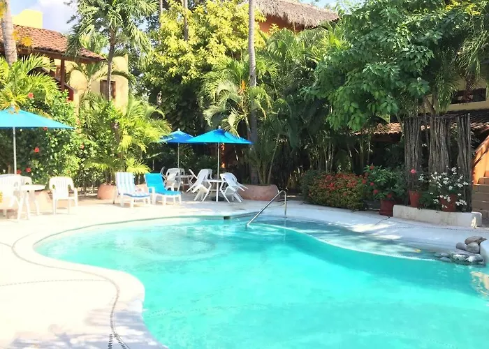 Newer & Roomy W/2 Pools. No Car Needed. Beaches, Restaurants & Shopping W/I Walking Distance. Taxis And Buses Abundant For Reasonable Price If Needed